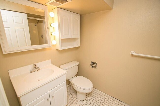 Building Photo - 390 S 36th St