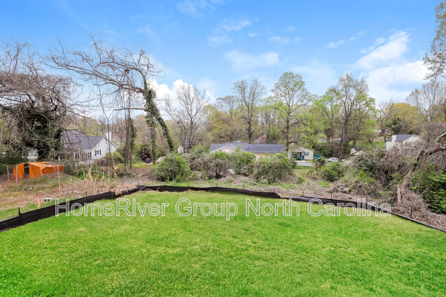 Building Photo - 1821 N Dunleith Ave