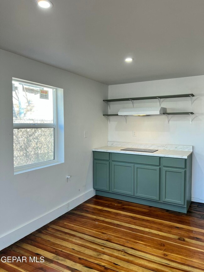 Building Photo - 716 N Glenwood St