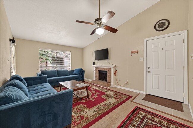 Building Photo - 2120 Wilcrest Dr