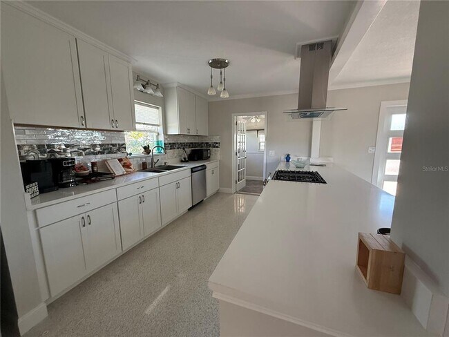 Building Photo - 6407 1st Palm Point