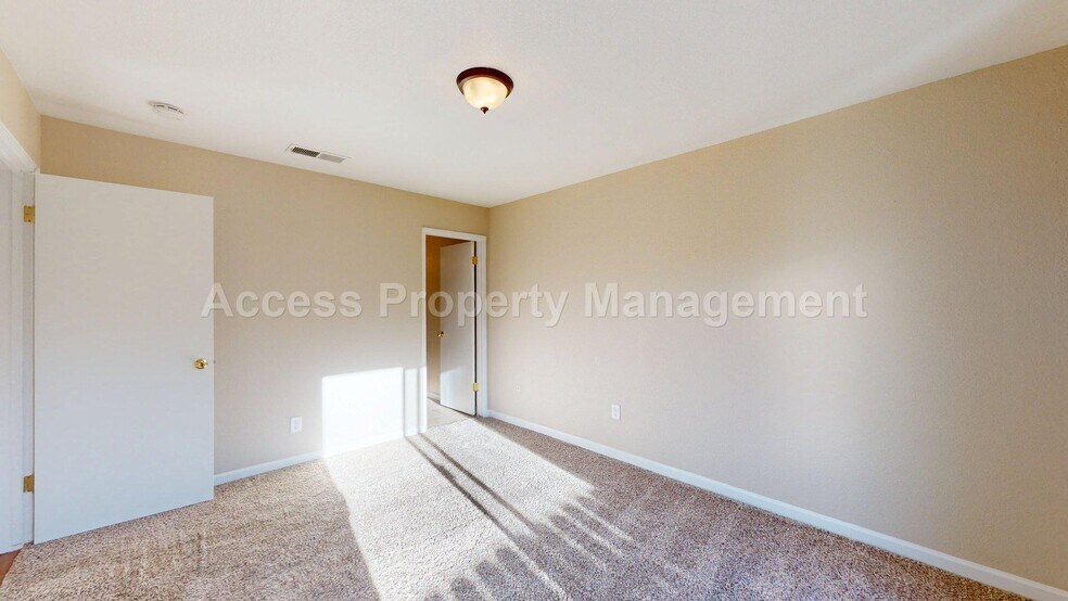 Building Photo - 3603 San Clemente Ave