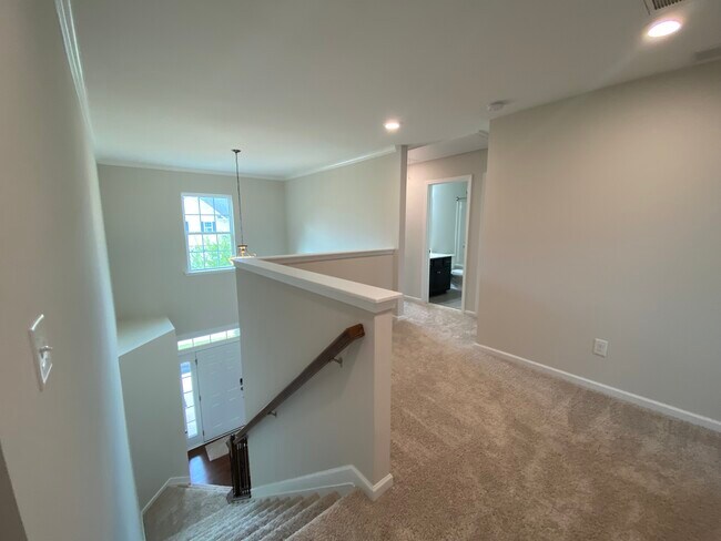 Building Photo - 454 Livingston Dr