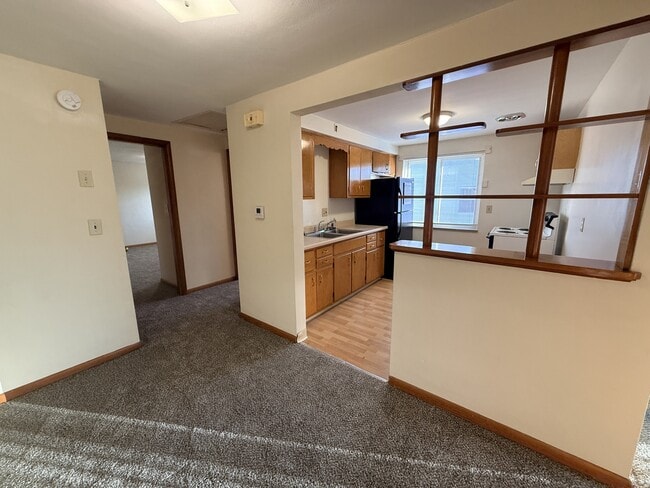 Building Photo - 4760 Holiday Dr