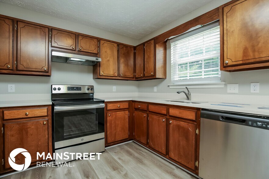 Building Photo - 352 Royal Garden Dr