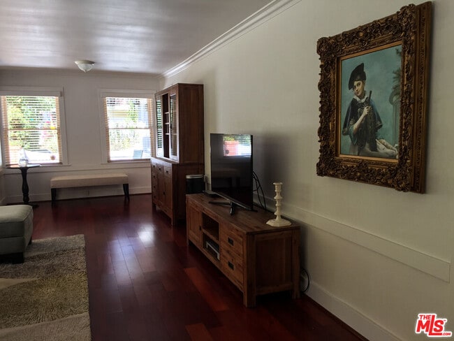 Building Photo - 1572 N Beverly Glen Blvd