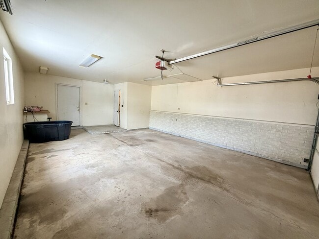 Building Photo - 635 Morton St