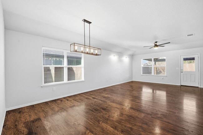 Building Photo - Four Bedroom Home in Manor