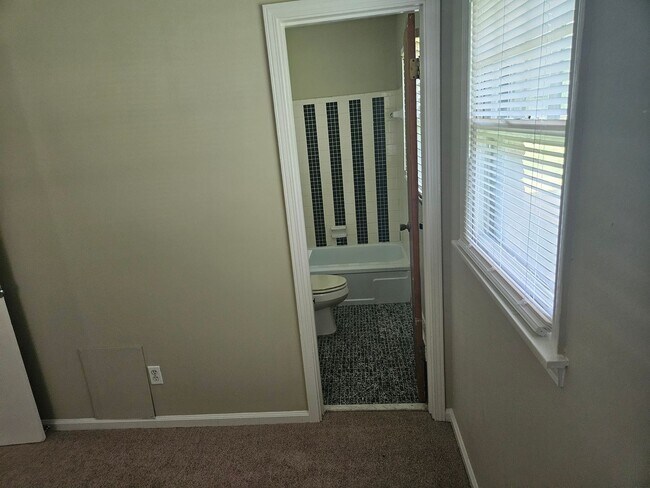 Building Photo - 308 Sultan Ct