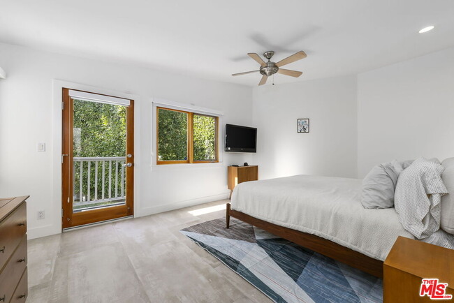 Building Photo - 2601 Nichols Canyon Rd