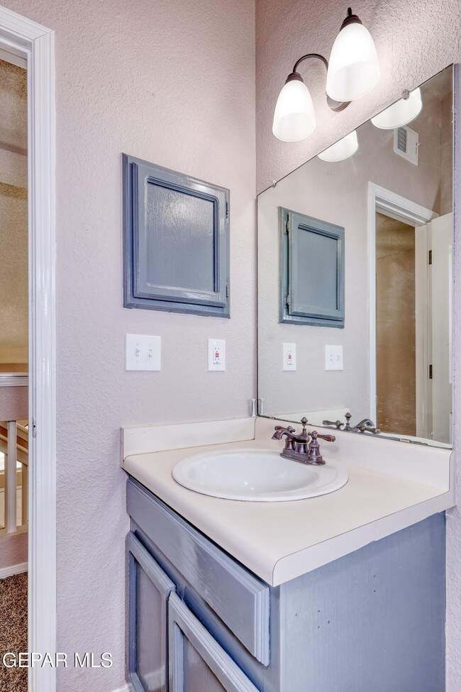 Building Photo - 12209 Chato Villa Dr