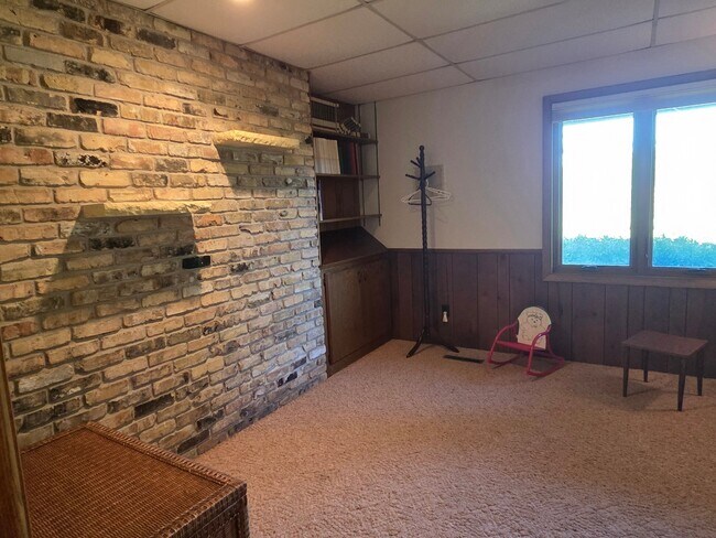 Building Photo - 2250 Greenview Dr