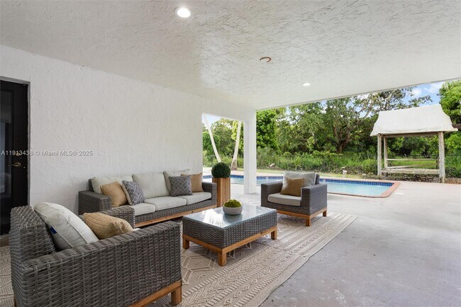 Building Photo - 6900 SW 136th St