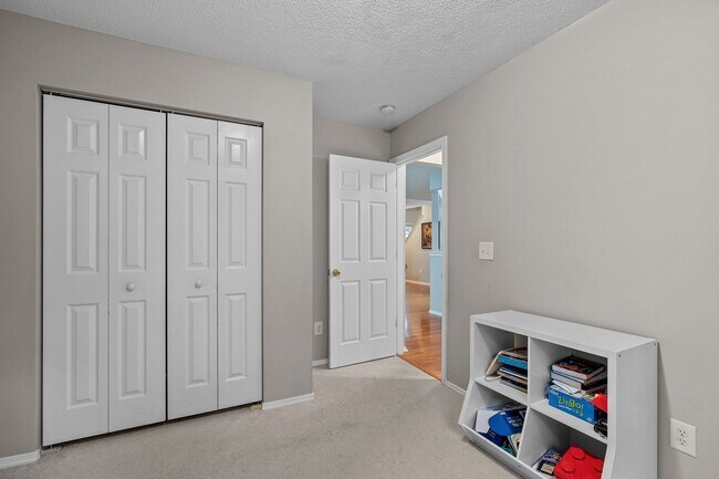 Building Photo - Fantastic 4 Bedroom, 3 Bath home near Brier Creek & RDU, Fenced-in Yard, Bonus Room, Pet Friendly!