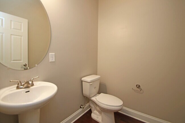 Building Photo - Stunning 3 Bed Rental with Deck & Pond View!