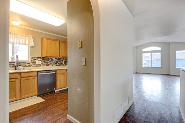 Building Photo - East Anchorage Home Near Trails & Parks; W/D in unit, Garage, Fenced Yard; Quick Access to JBER