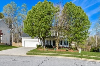 Building Photo - 1017 Woodland Pointe Dr