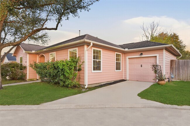 Building Photo - 415 San Julio St