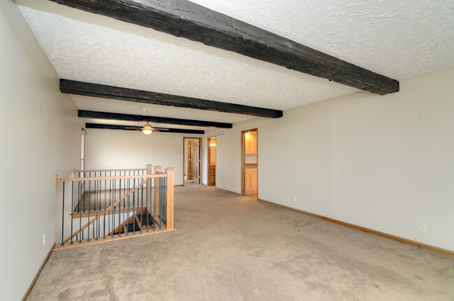 Building Photo - 1070 Center Dr