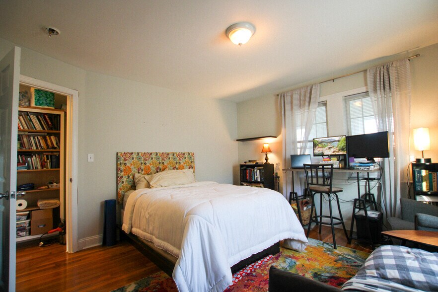 Building Photo - 58 Turner St