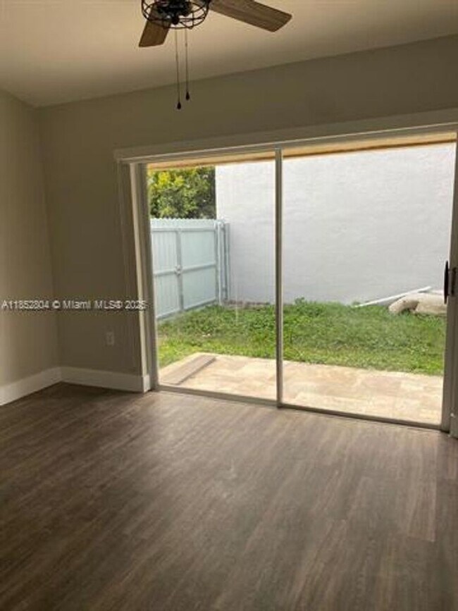 Building Photo - 880 NW 123rd Ct
