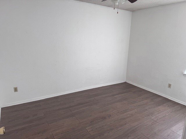 Building Photo - 1435 26th St NE