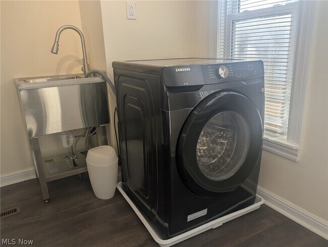 Building Photo - 11750 Peckham Ave