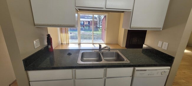 Building Photo - Two-Bedroom Condo| Parking + WiFi Included!
