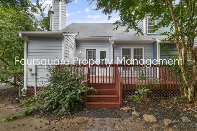 Building Photo - End Unit Town Home | 2nd Floor Loft | Wash...