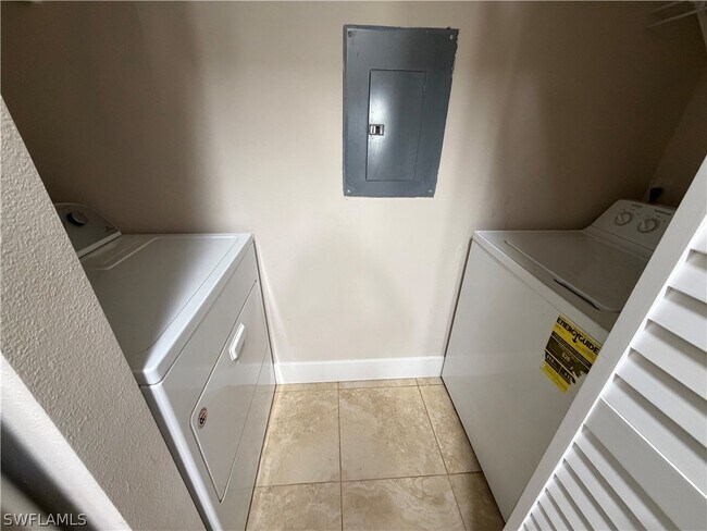 Building Photo - 2070 Arbour Walk Cir