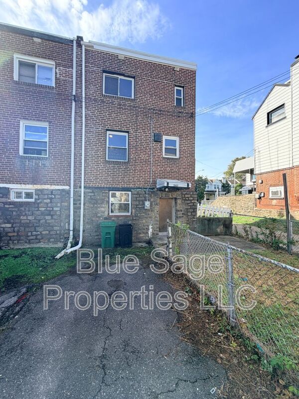 Building Photo - 7007 Greenwood Ave