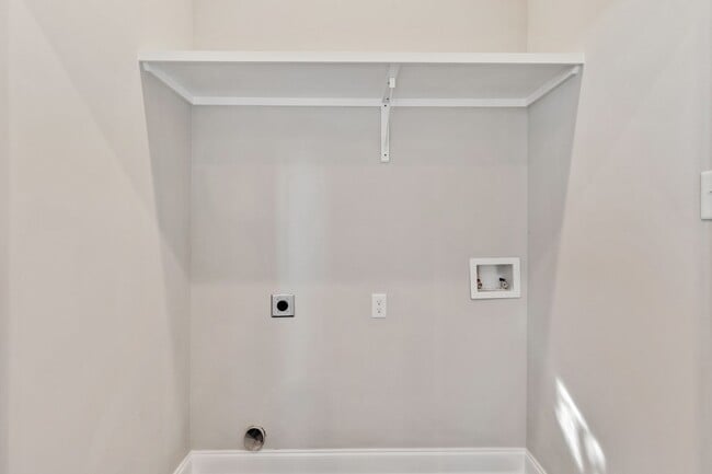 Building Photo - 111 Firethorn Dr