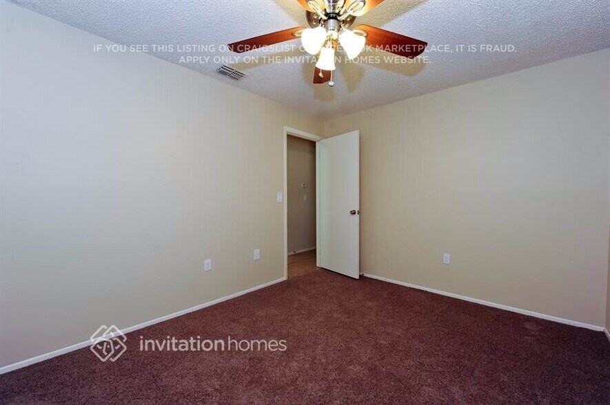 Building Photo - 1830 E Oakwood Loop