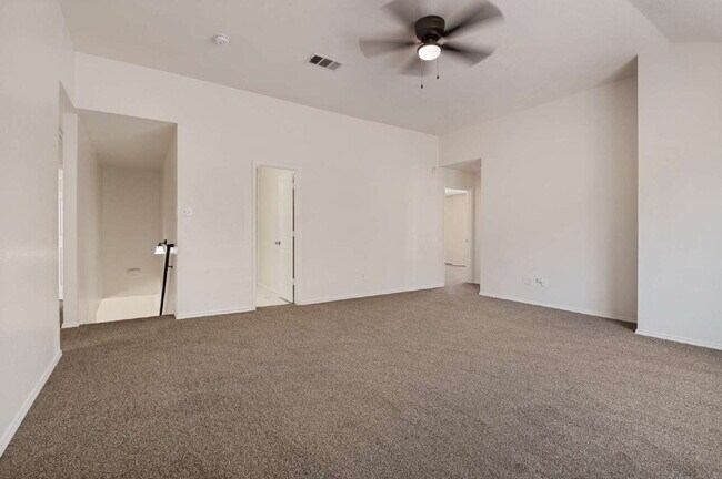 Building Photo - Completely Renovated Home in Arlington!