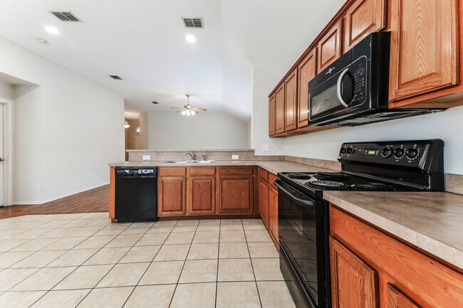 Building Photo - $1,795 4 Bed/2 Bath/2 Garage Ready for Move-in Forney Home in Windmill Farms