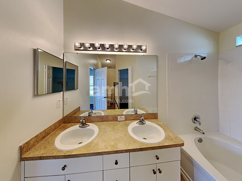 Building Photo - 3348 Clover Blossom Cir