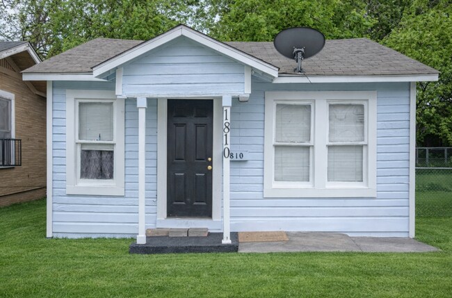 Building Photo - 2BR/1BA  Ideal Home Near Downtown