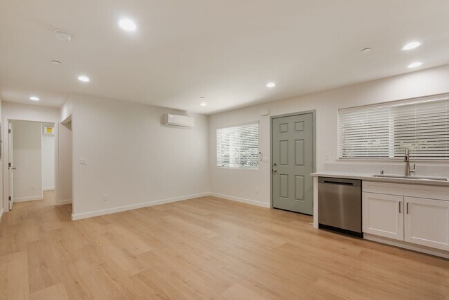 Building Photo - 1806 S 8th St