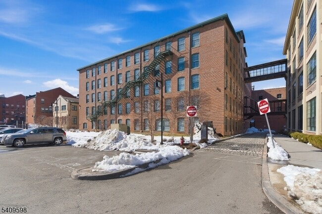 Building Photo - 160 Lafayette St