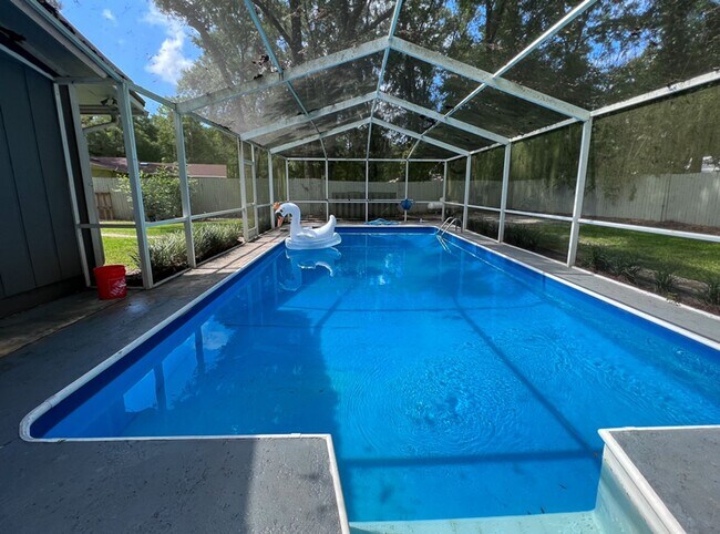 Building Photo - 3BR/2BA POOL HOME in SW Gainesville - avai...