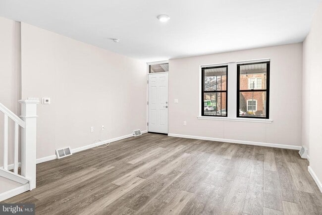 Building Photo - 606 Summit Ave