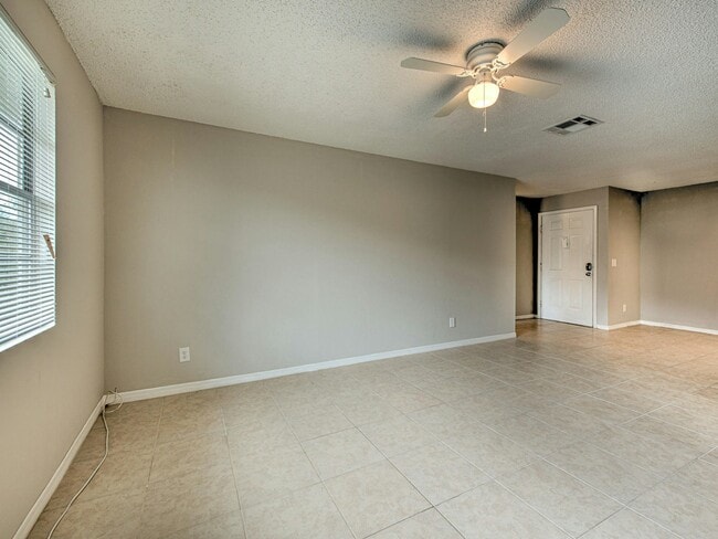 Building Photo - 608 Golden Raintree Pl