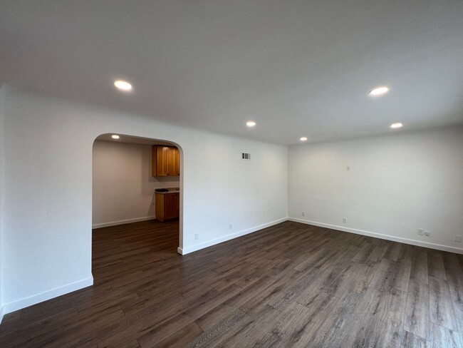 Building Photo - 545be