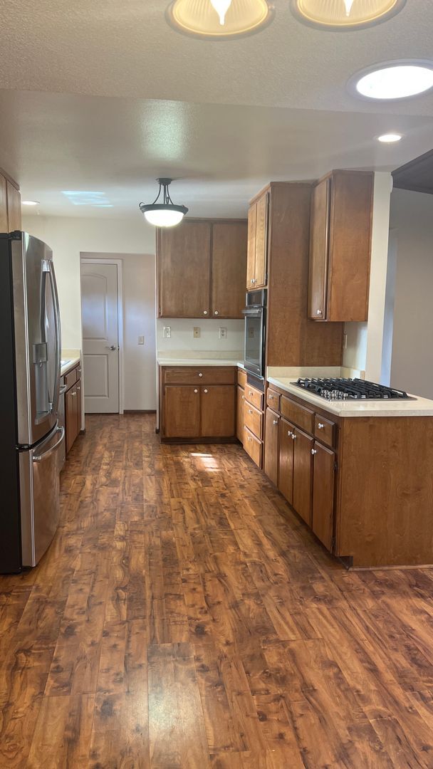 Building Photo - Two Bedroom Two bath home with attached Ga...