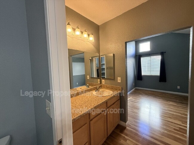 Building Photo - 1019 Dornajo Way