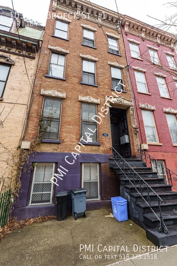 Building Photo - 103 Ten Broeck St