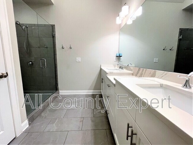 Building Photo - 113 Laurel Crst Aly