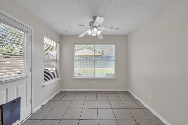 Building Photo - 10914 Waterview Cir