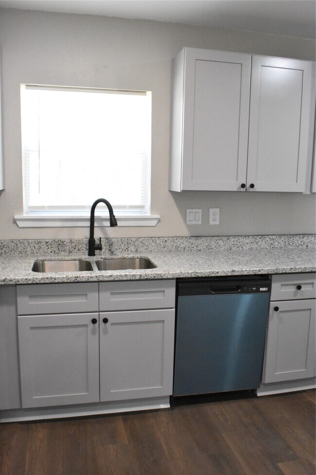 Building Photo - 8113 Bigwood St