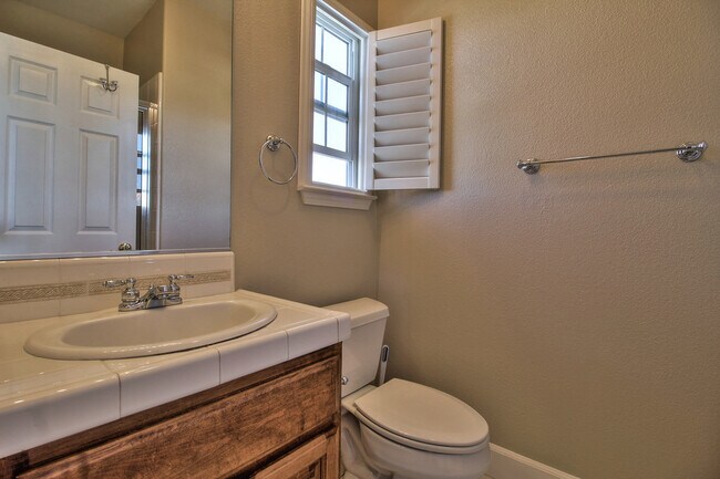 Building Photo - Beautiful 5BD/5BA Livermore Home with Huge Bonus Room and Full Downstairs Bedroom Suite!